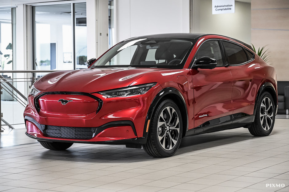Ford Mustang Mach-E PREMIUM | EXTENDED BATTERY 435 KM | TOIT PANO | 2021 à Brossard, Québec