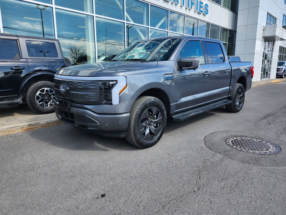Ford F-150 Lightning  2024 à Brossard, Québec - w940px