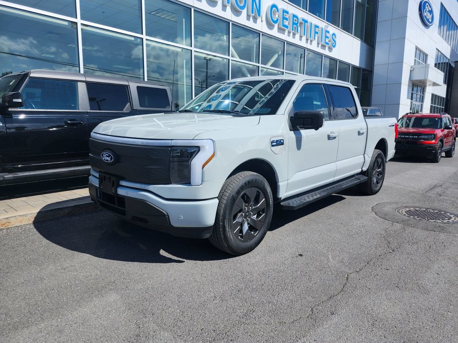 Ford F-150 Lightning  2024 à Brossard, Québec - w940px