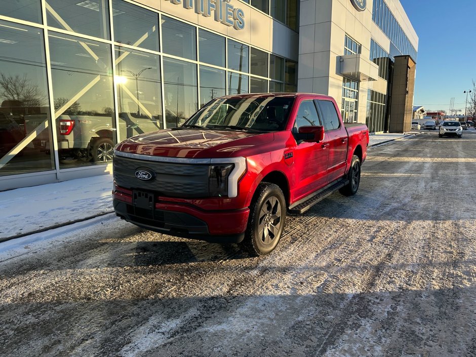 2025 Ford F-150 Lightning in Brossard, Quebec - w940px