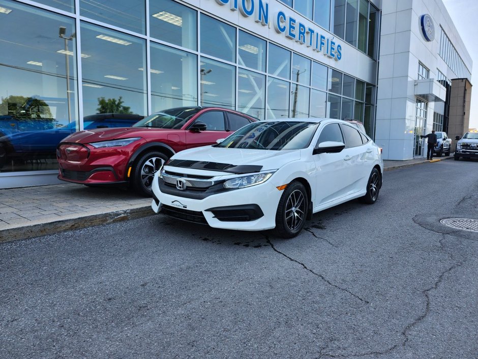 Honda Civic Sedan  2017 à Brossard, Québec - w940px