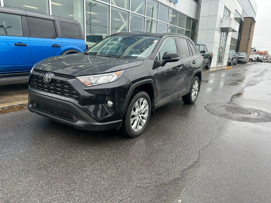 2019 Toyota RAV4 in Brossard, Quebec - w940px