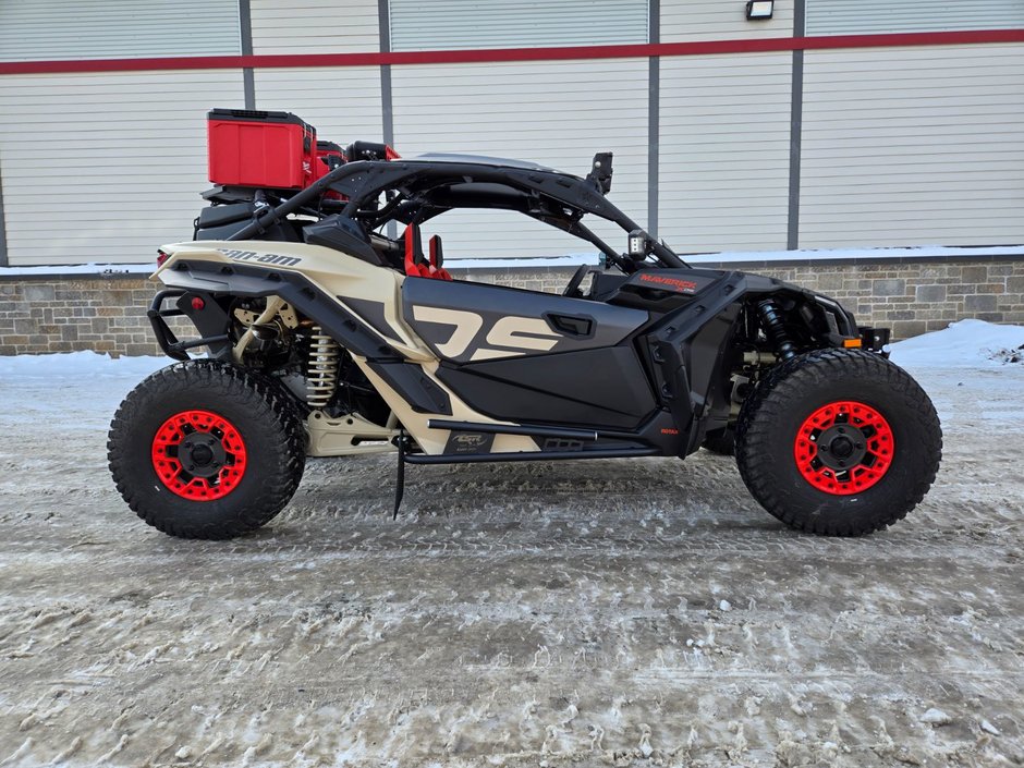 2021 CANAM MAVERICK X DS TURBO RR !! LITERALLY NEW ONLY 656 KM !!