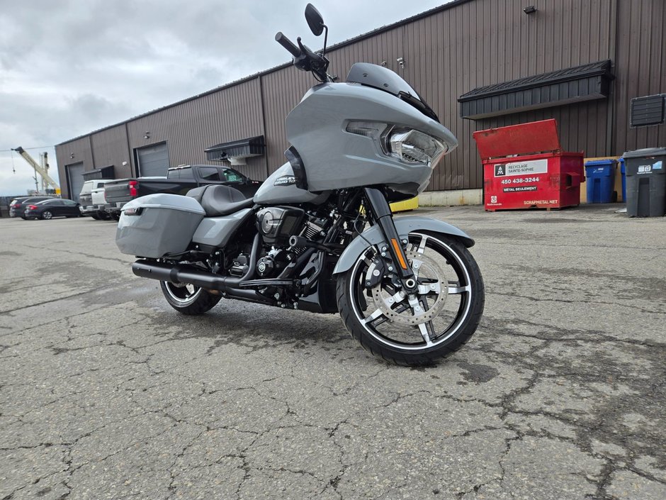 Harley-Davidson Road Glide BRAND NEW 210KM ONLY !!! 2025 117pc