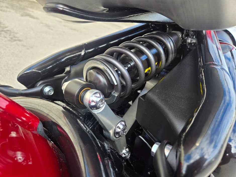 Triumph Bonneville Bobber GOLD LINE LIMITED EDITION 2022 NEUF ! Seulement 1500 KM