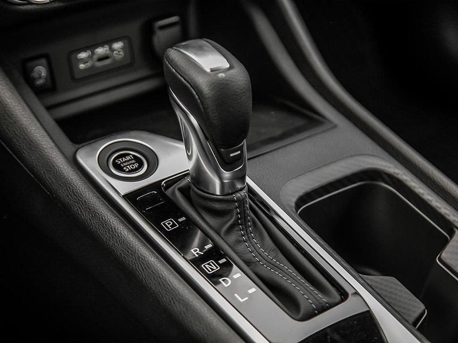 2025 Nissan Sentra SV MOONROOF-14