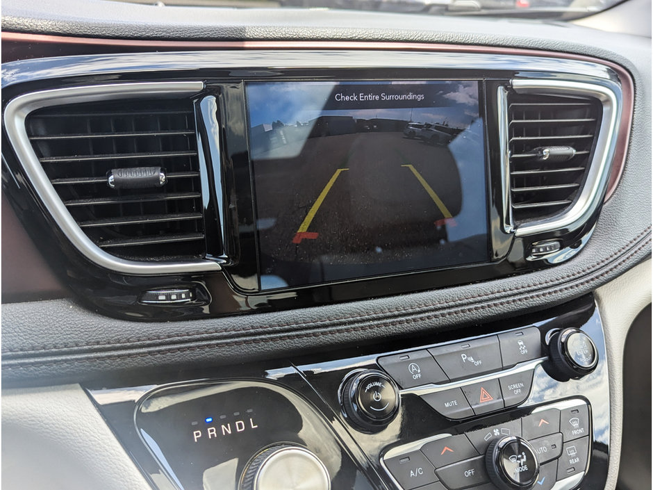 2020 Chrysler Pacifica Limited-26
