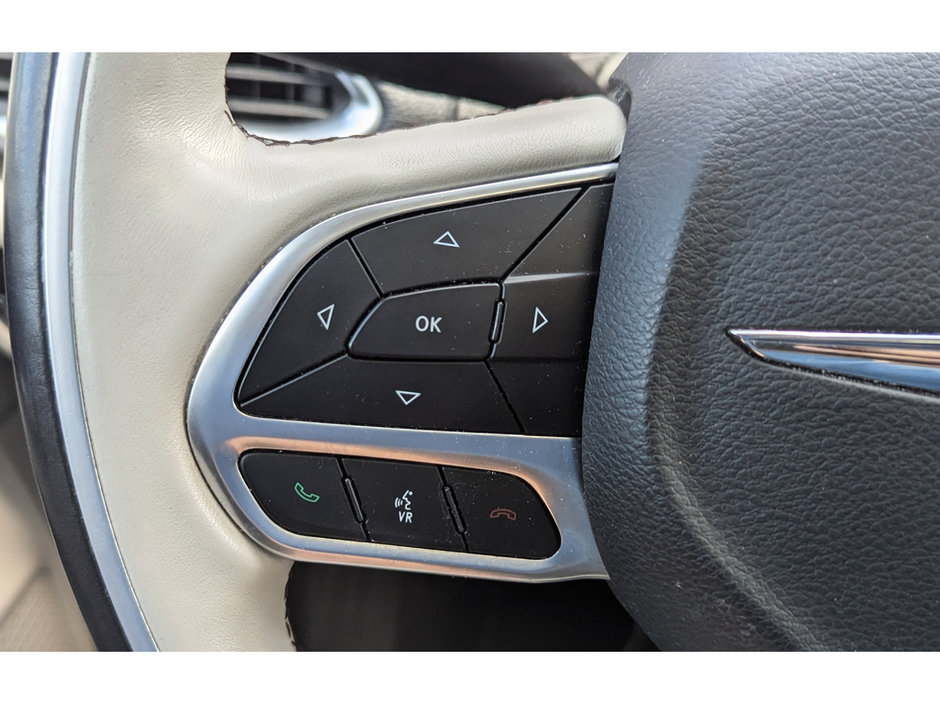 2020 Chrysler Pacifica Limited-24