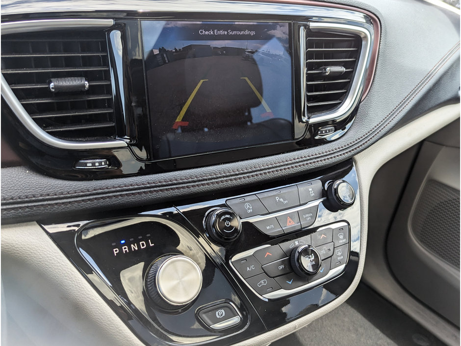 2020 Chrysler Pacifica Limited-27