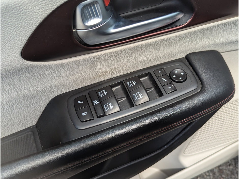 2020 Chrysler Pacifica Limited-22