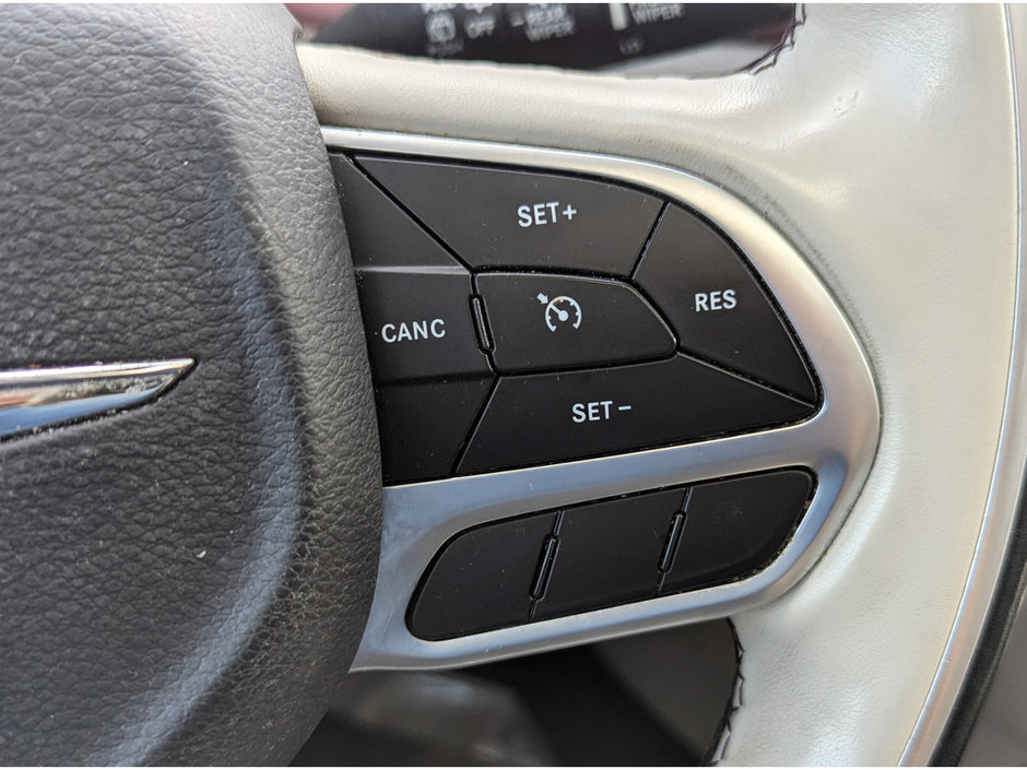 2020 Chrysler Pacifica Limited-25