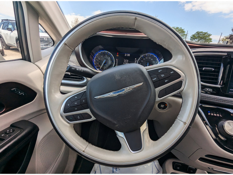 2020 Chrysler Pacifica Limited-19