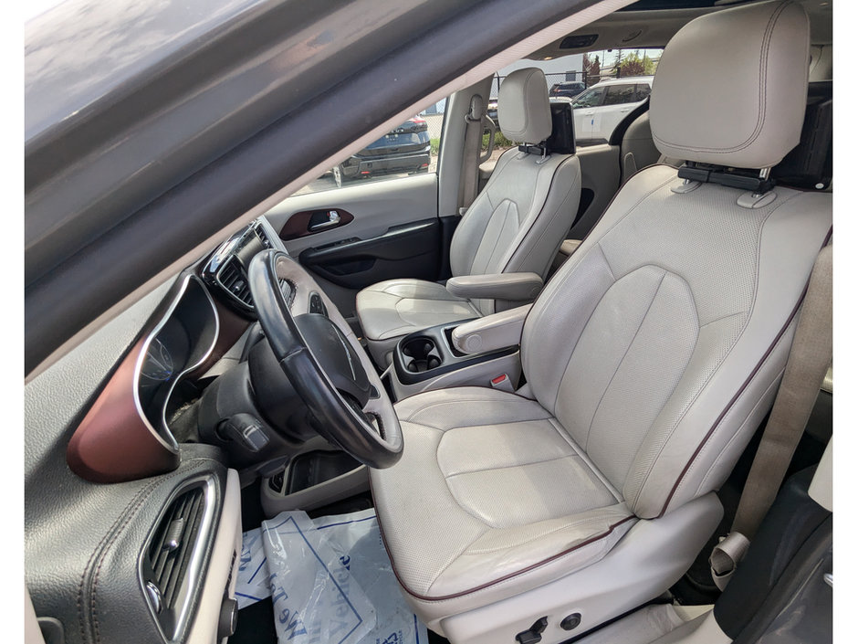 2020 Chrysler Pacifica Limited-23