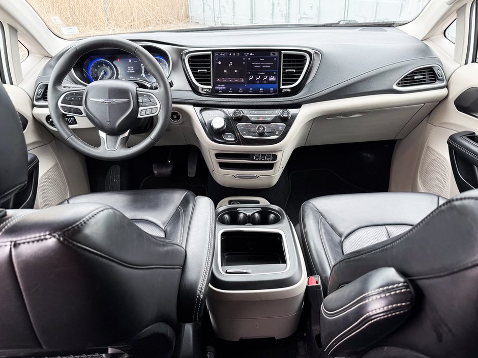 2023 Chrysler Pacifica Touring-L-16