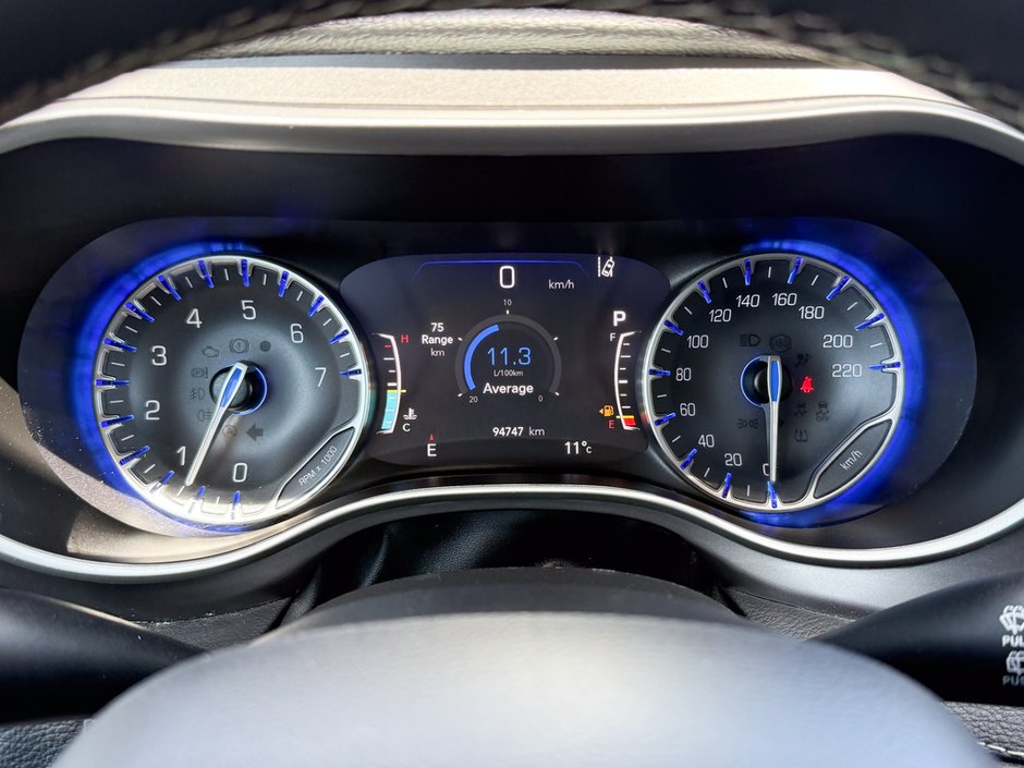 2023 Chrysler Pacifica Touring-L-25