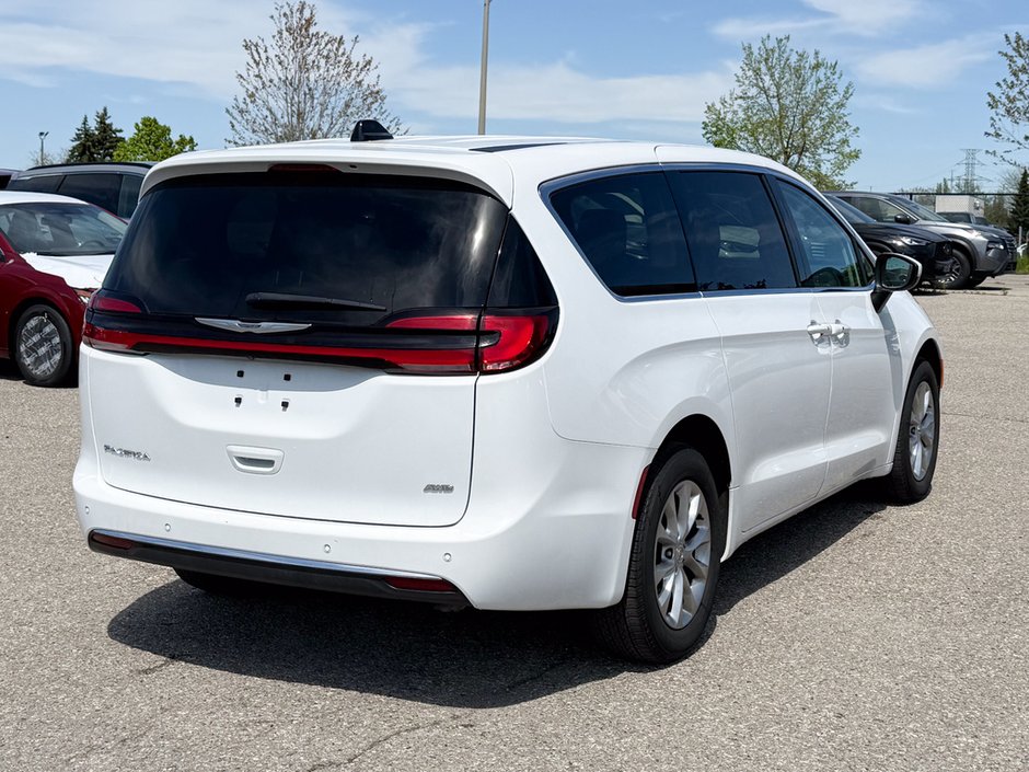 2023 Chrysler Pacifica Touring-L-6