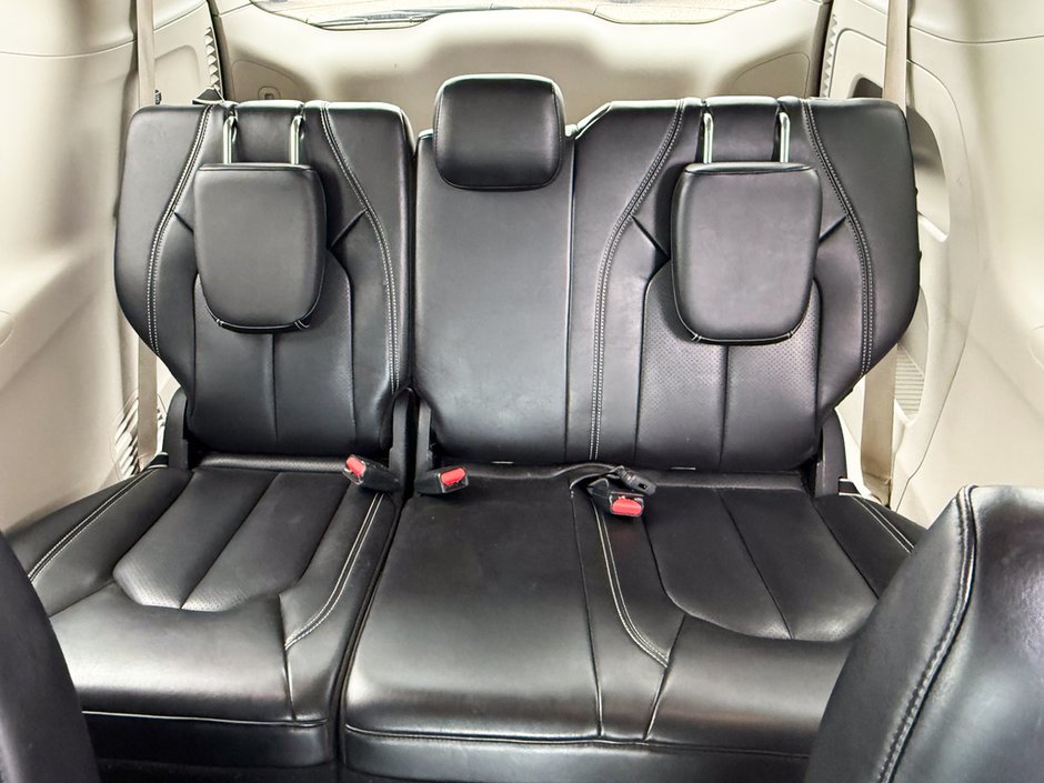 2023 Chrysler Pacifica Touring-L-15