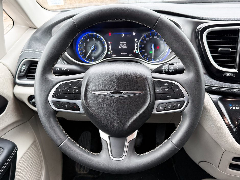 2023 Chrysler Pacifica Touring-L-17