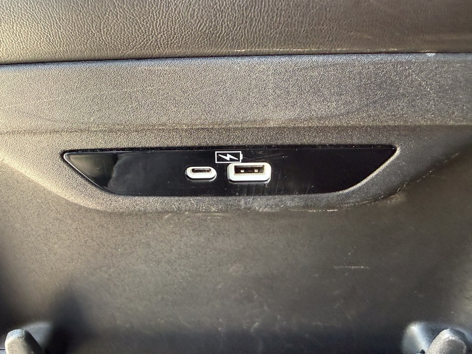 2023 Chrysler Pacifica Touring-L-16