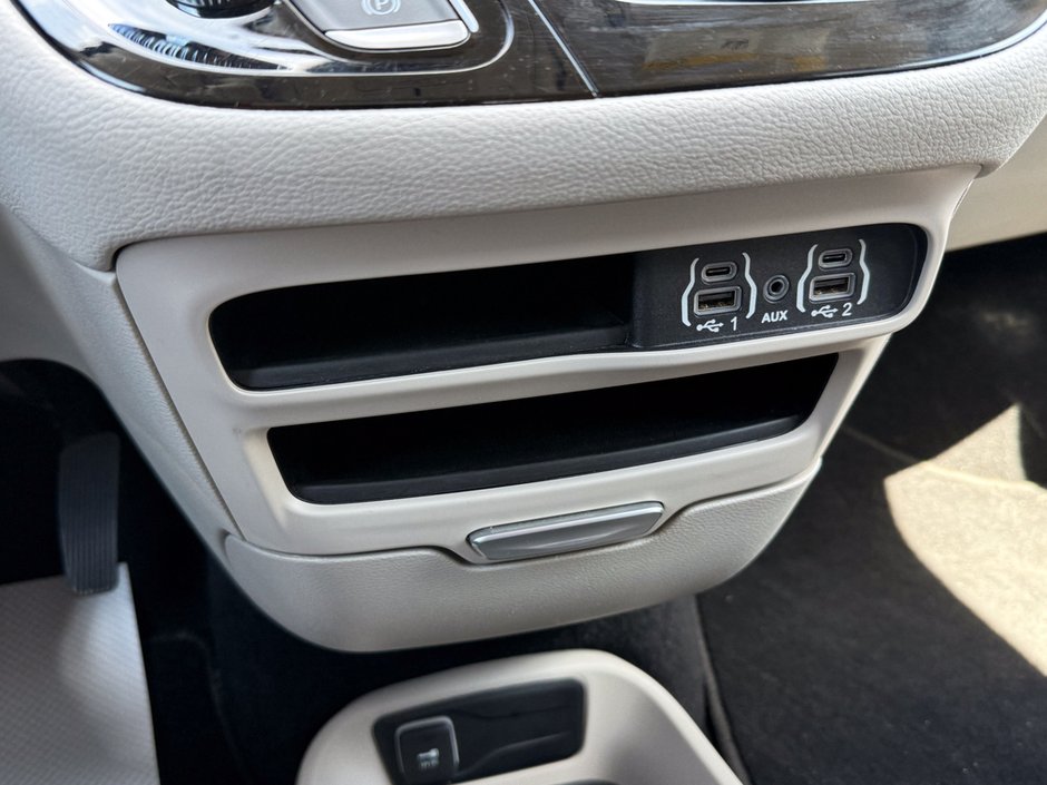 2023 Chrysler Pacifica Touring-L-29