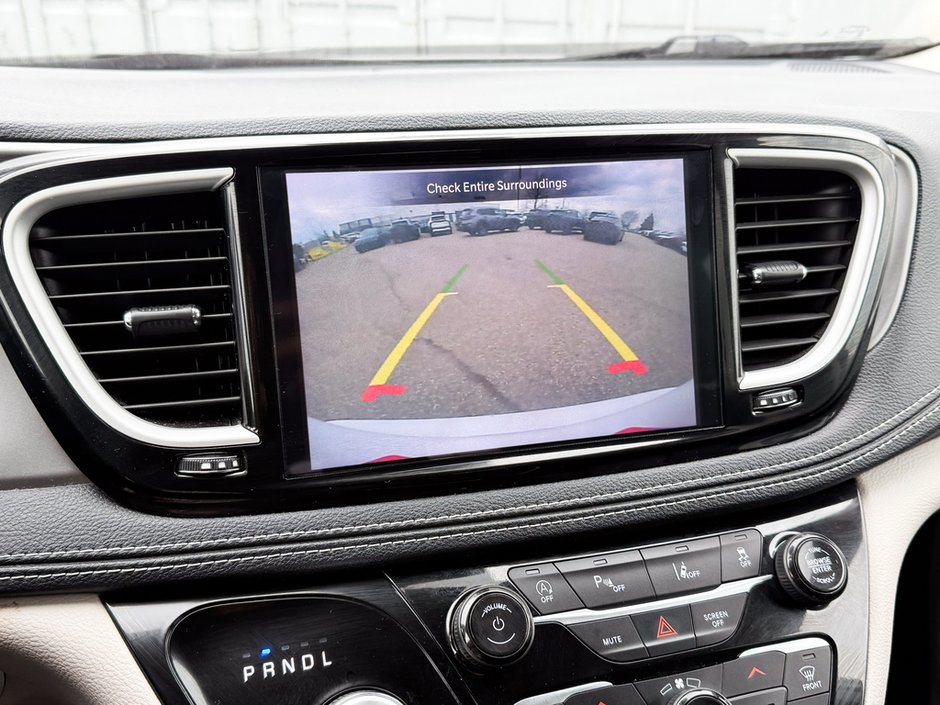 2023 Chrysler Pacifica Touring-L-27