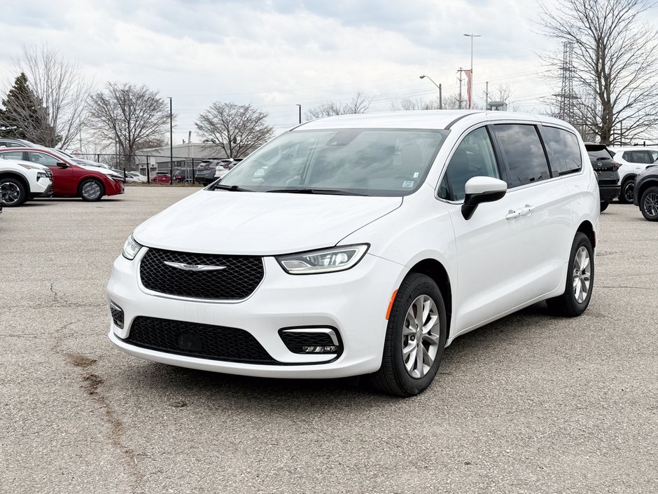 2023 Chrysler Pacifica Touring-L-2