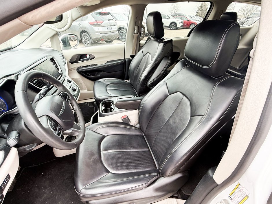 2023 Chrysler Pacifica Touring-L-22