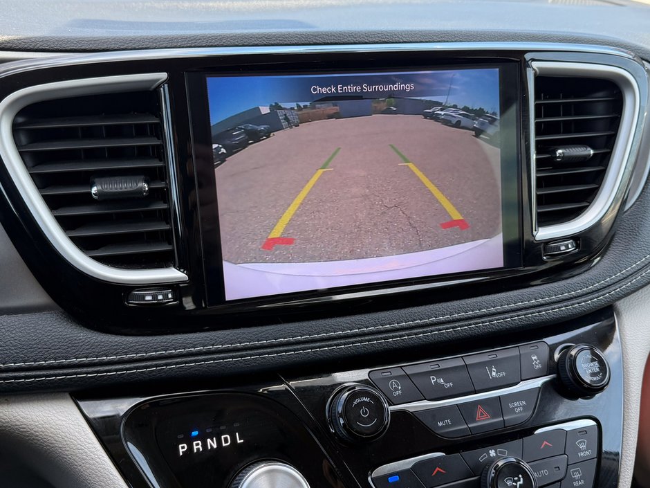2023 Chrysler Pacifica Touring-L-26