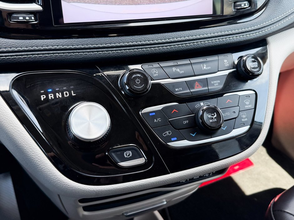 2023 Chrysler Pacifica Touring-L-27