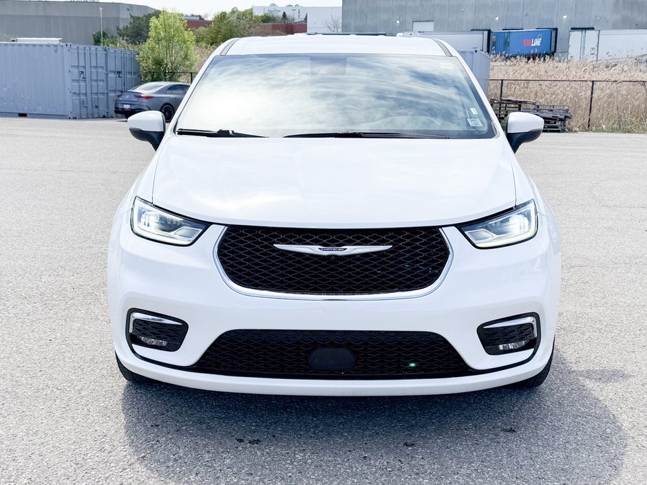 2023 Chrysler Pacifica Touring-L-1