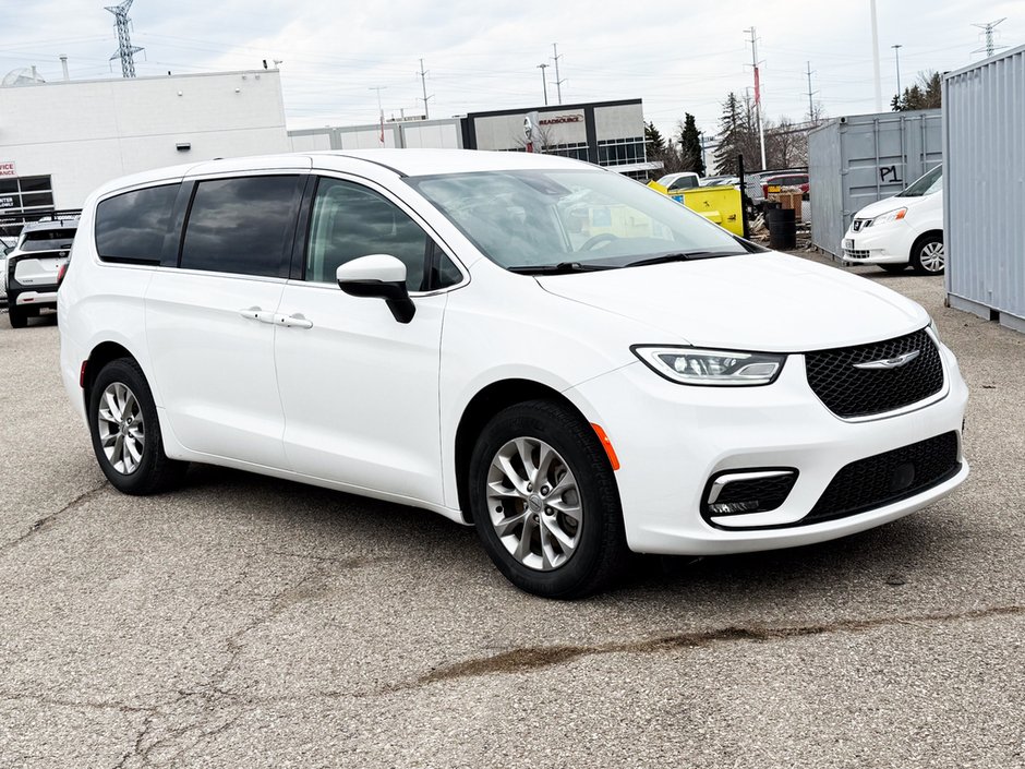 2023 Chrysler Pacifica Touring-L-8