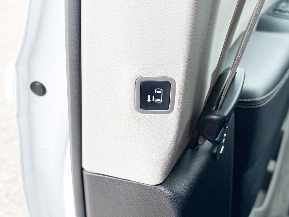 2023 Chrysler Pacifica Touring-L-19