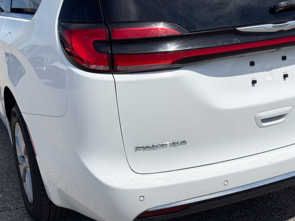 2023 Chrysler Pacifica Touring-L-11