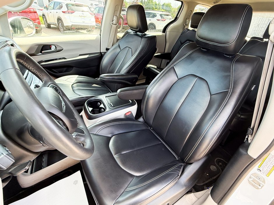 2023 Chrysler Pacifica Touring-L-22