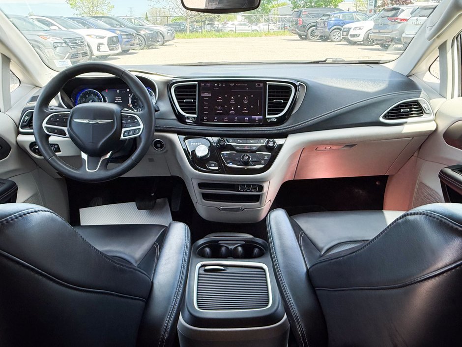 2023 Chrysler Pacifica Touring-L-17