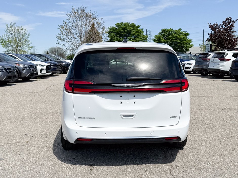 2023 Chrysler Pacifica Touring-L-5
