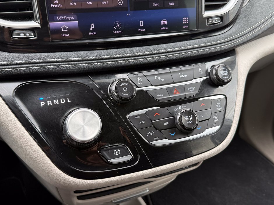 2023 Chrysler Pacifica Touring-L-26