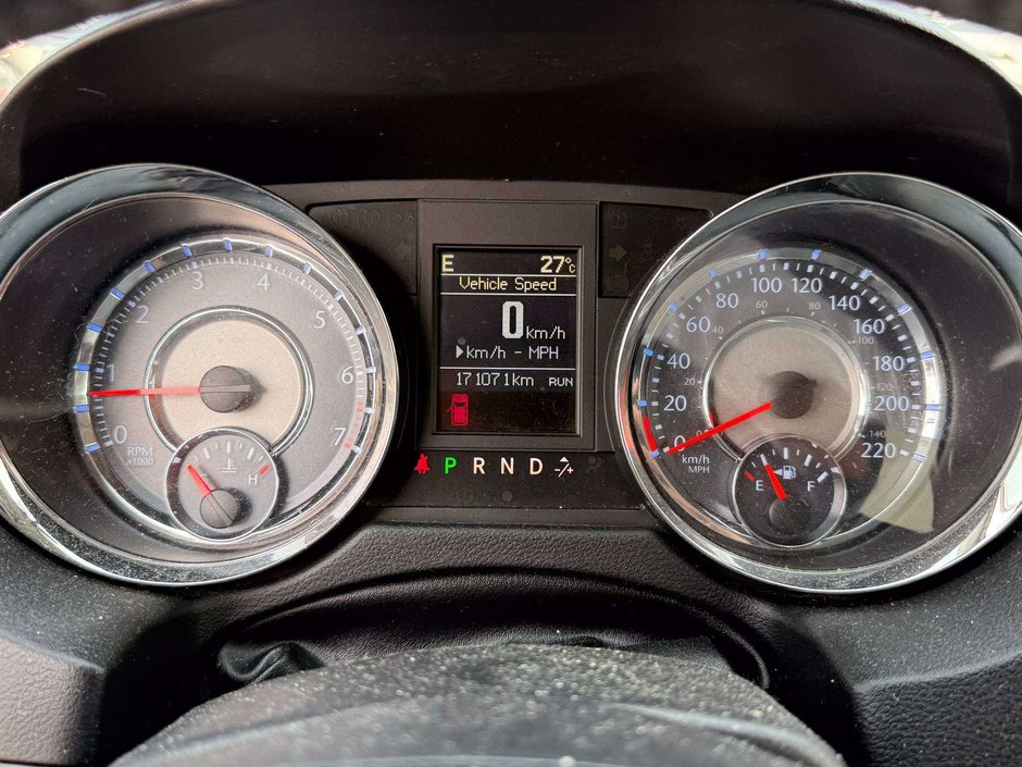 2014 Chrysler Town & Country Touring-12