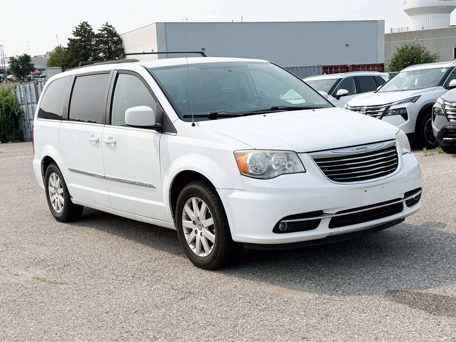 2014 Chrysler Town & Country Touring-8