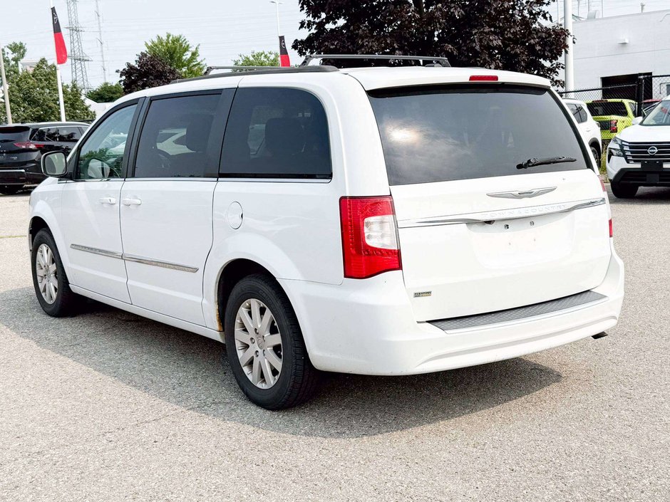 2014 Chrysler Town & Country Touring-4