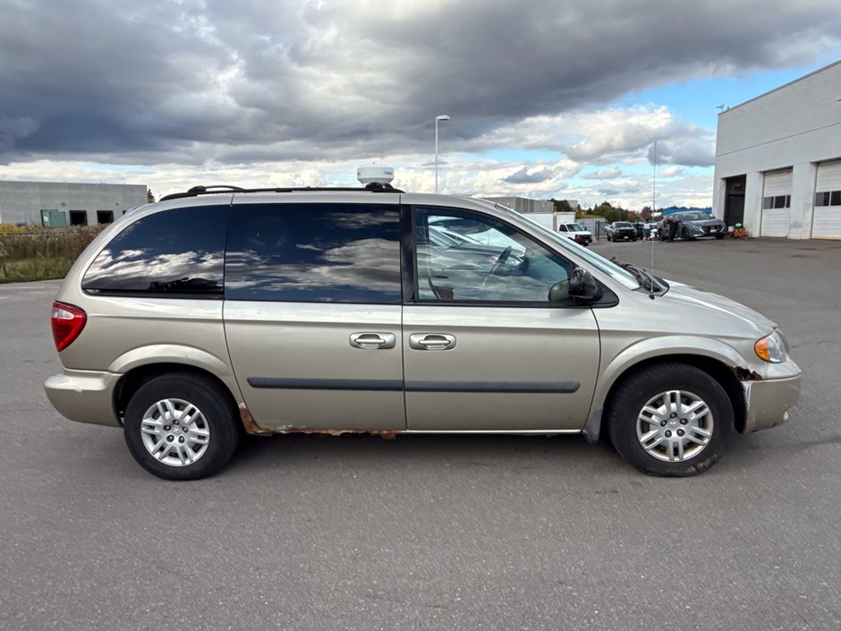2006 Dodge Caravan Base-7