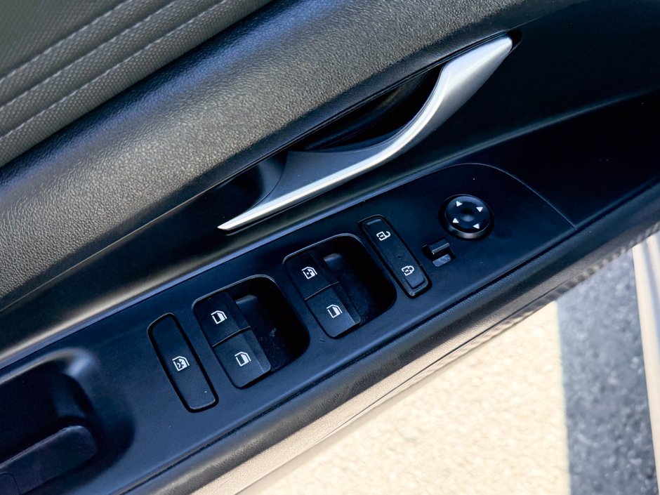 2022 Hyundai Elantra Preferred-18