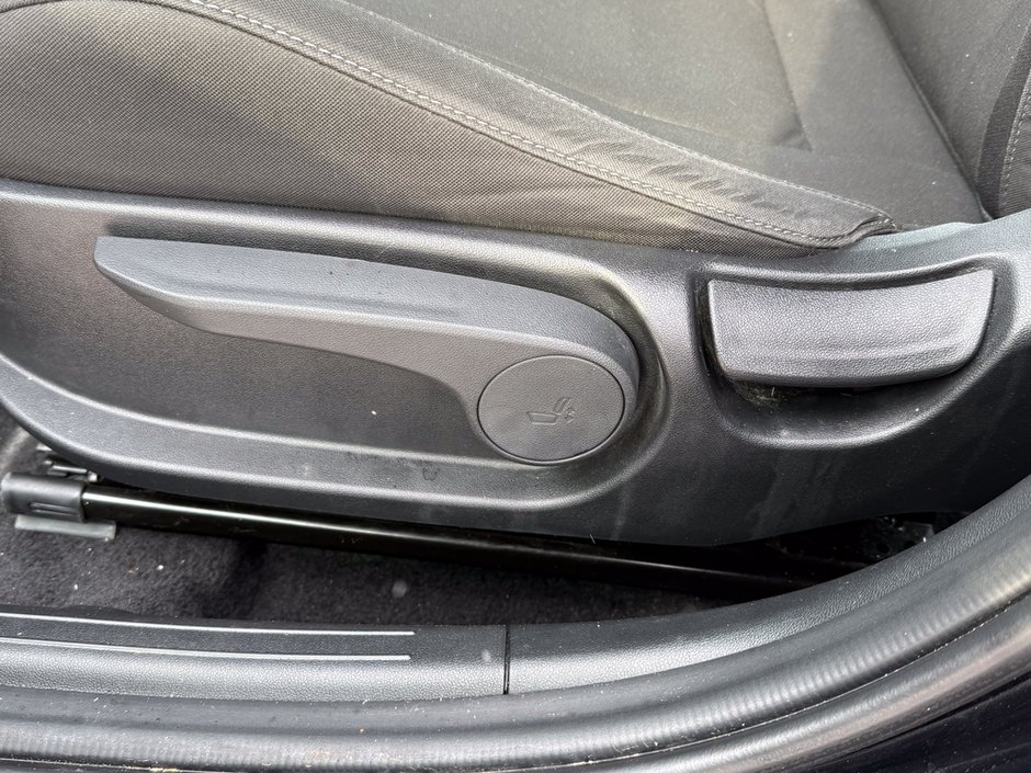 2023 Hyundai Elantra Preferred-23