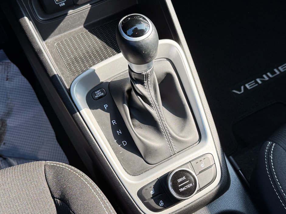 2024 Hyundai Venue Preferred-19