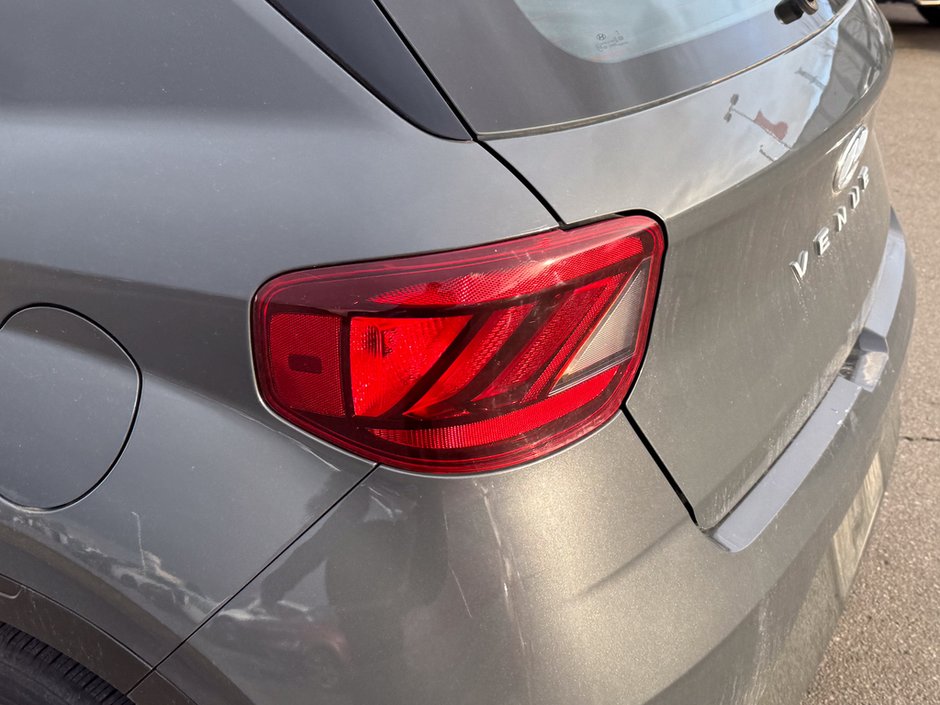 2024 Hyundai Venue Preferred-10