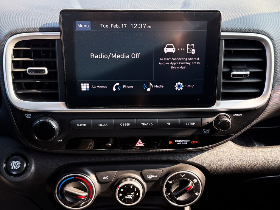 2024 Hyundai Venue Preferred-18