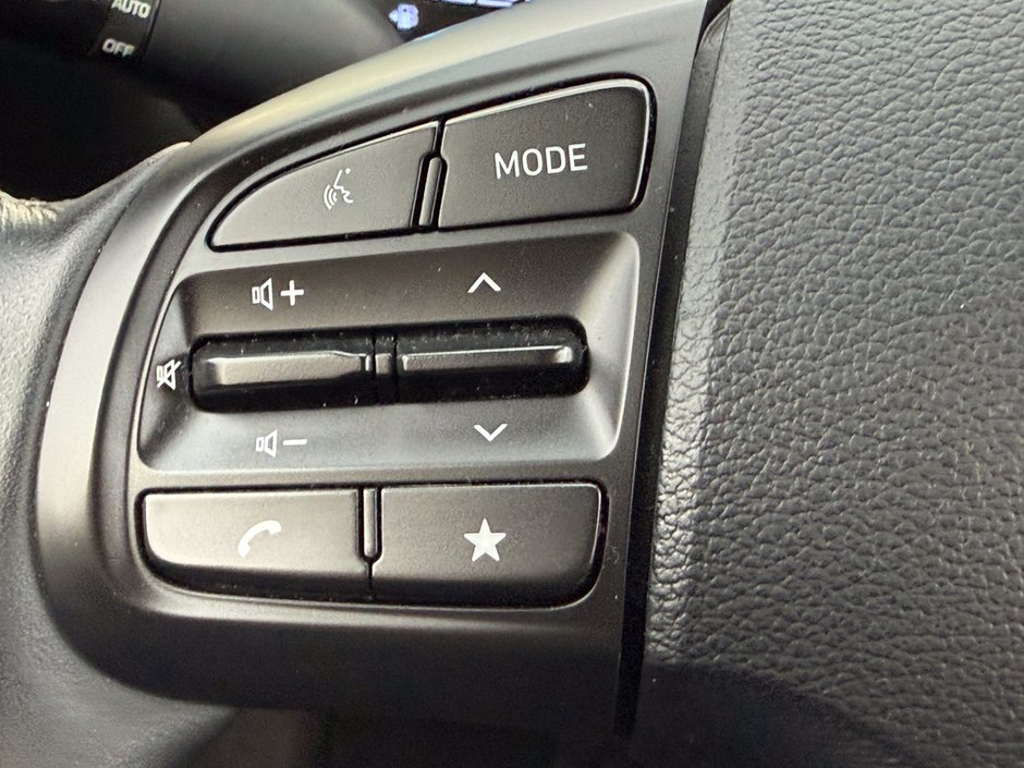 2024 Hyundai Venue Preferred-21