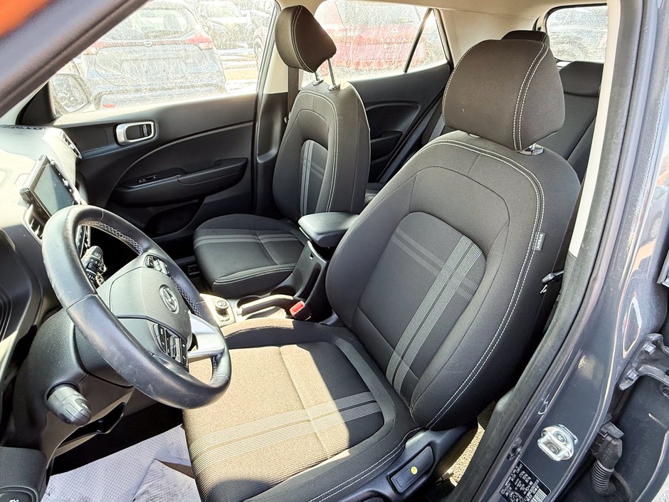 2024 Hyundai Venue Preferred-24