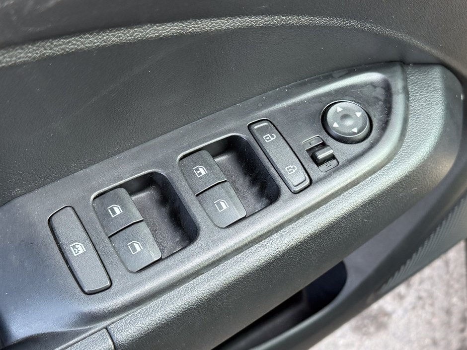 2024 Hyundai Venue Preferred-22