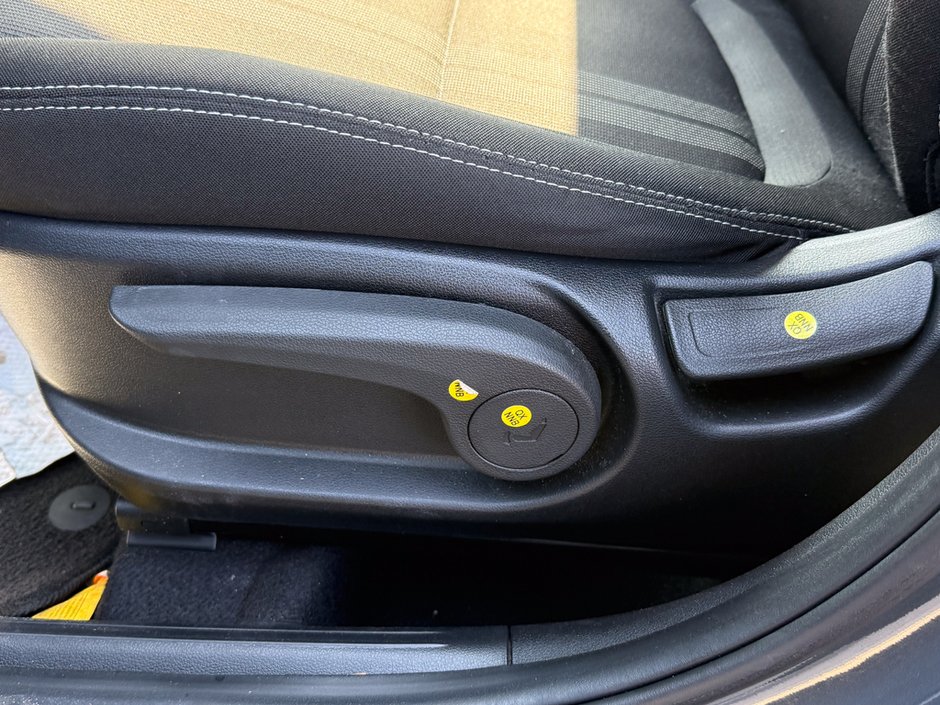 2024 Hyundai Venue Preferred-23